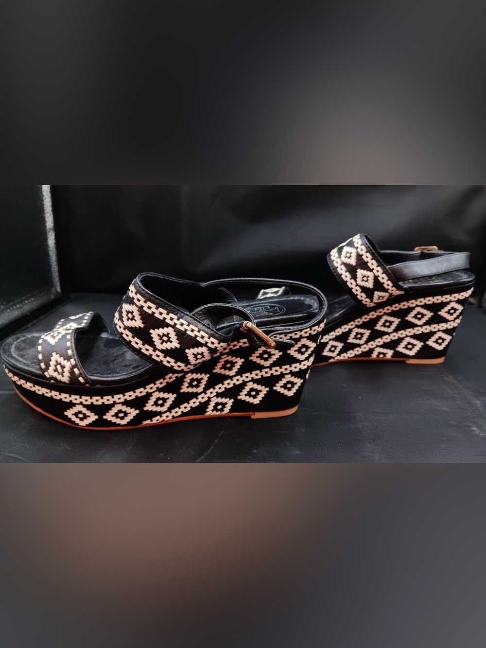 Tory Burch, size 7.5, Geometric Wedge Sandals in Black & Pink